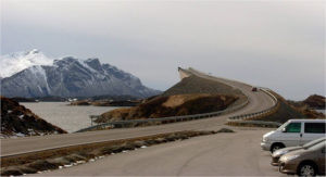 Bildquelle: Bildquelle: Storseisundet Bridge Norway Drunk Birdge -https://www.kuriositas.com/2011/10/storseisundet-bridge-to-nowhere.html - https://www.kuriositas.com/2011/10/storseisundet-bridge-to-nowhere.html